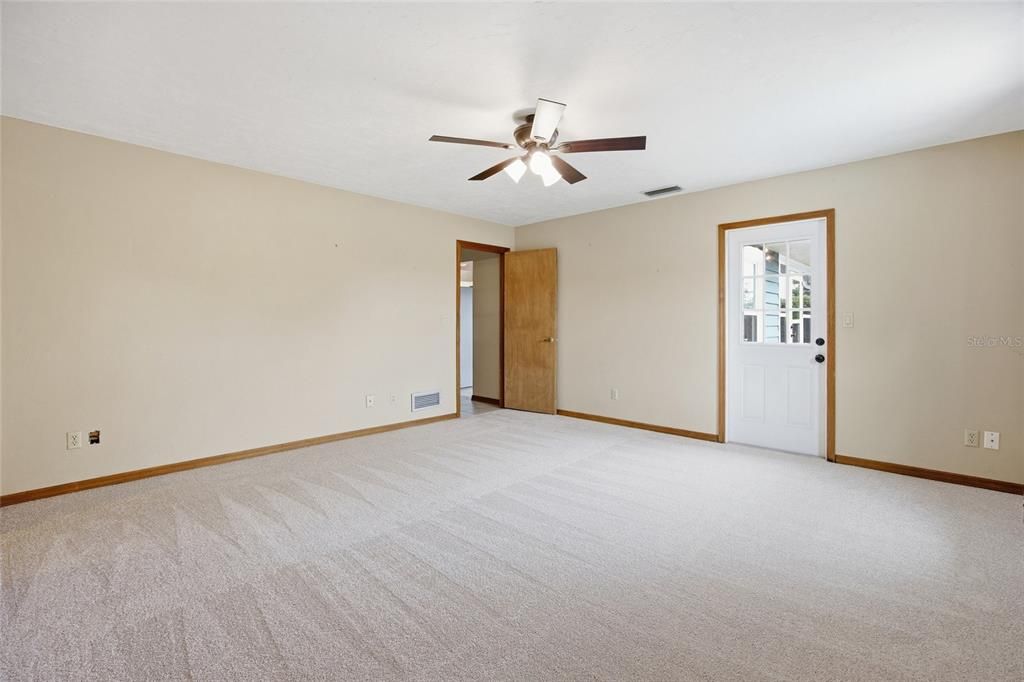 For Sale: $349,000 (3 beds, 2 baths, 1728 Square Feet)