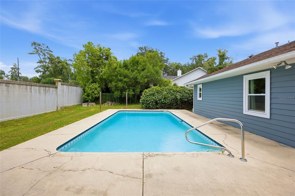 For Sale: $349,000 (3 beds, 2 baths, 1728 Square Feet)