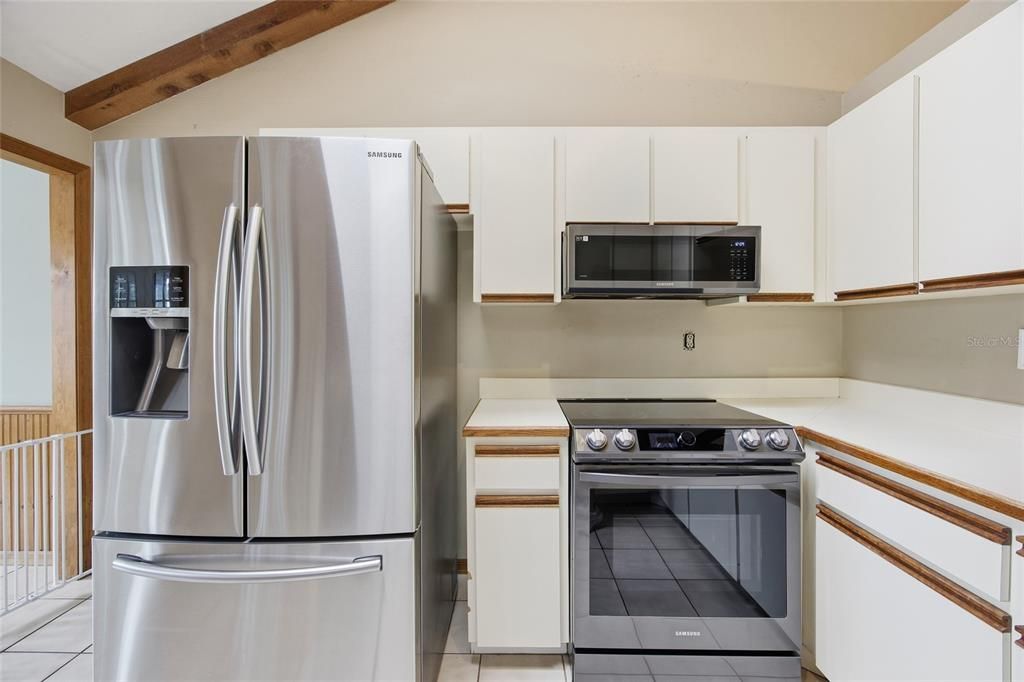For Sale: $349,000 (3 beds, 2 baths, 1728 Square Feet)