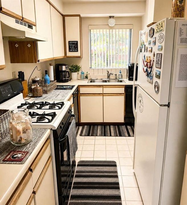 For Sale: $210,000 (2 beds, 2 baths, 1100 Square Feet)