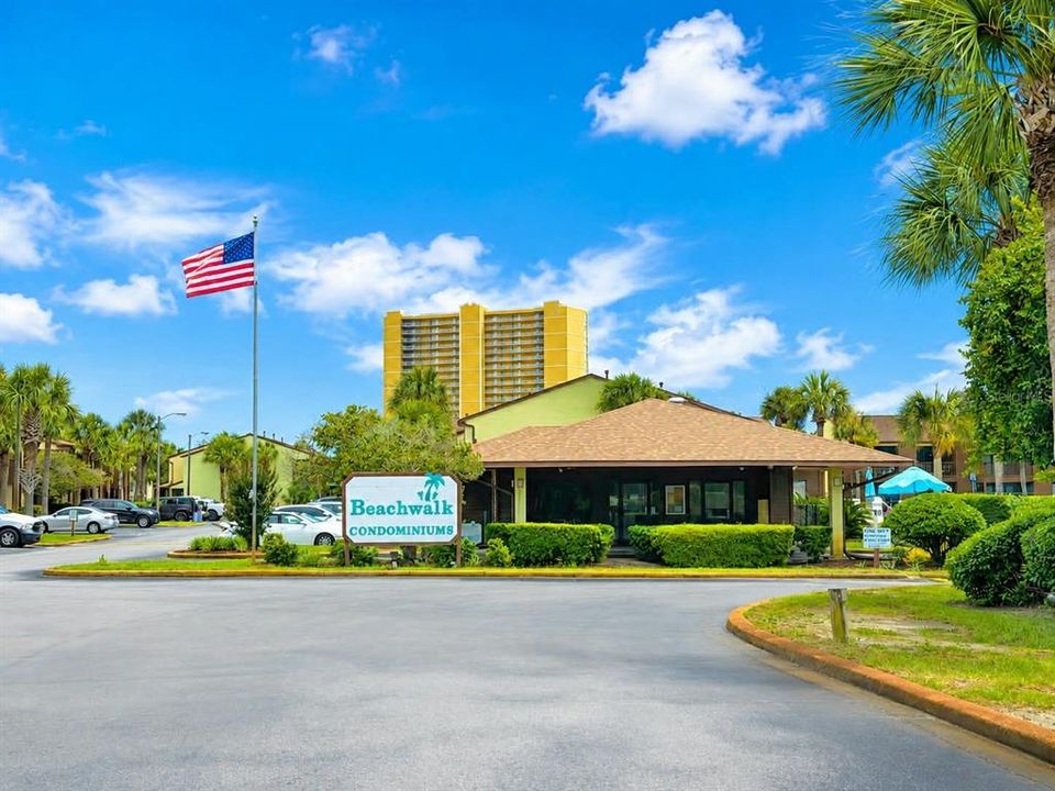 For Sale: $210,000 (2 beds, 2 baths, 1100 Square Feet)