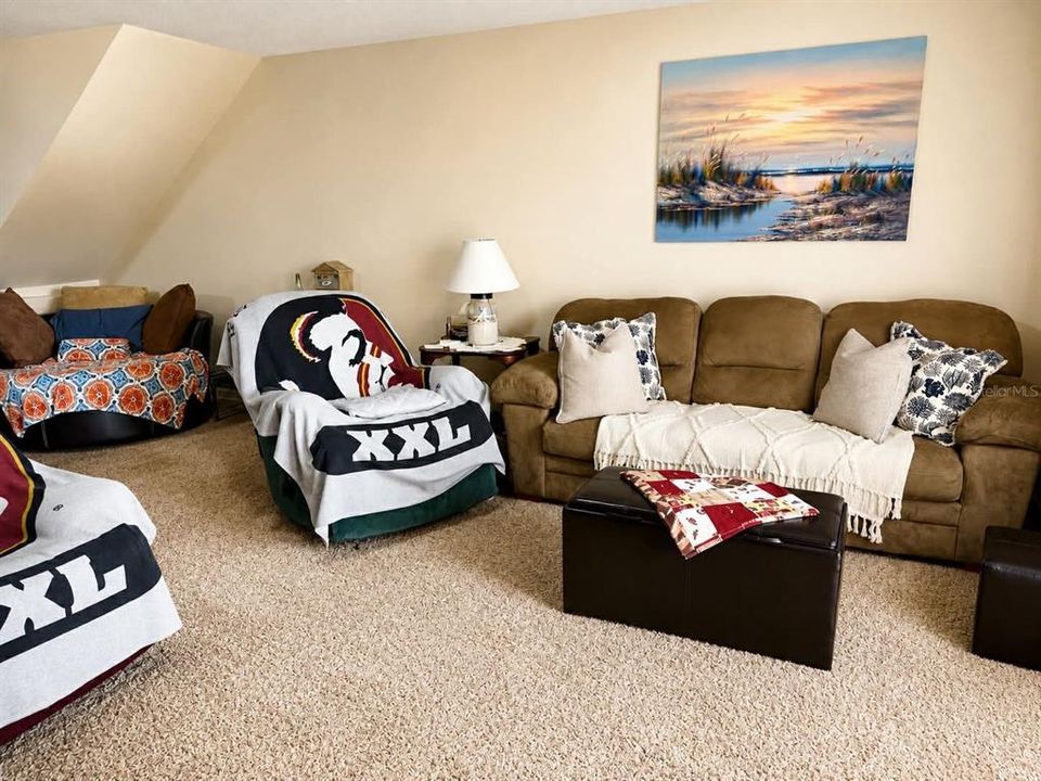 For Sale: $210,000 (2 beds, 2 baths, 1100 Square Feet)