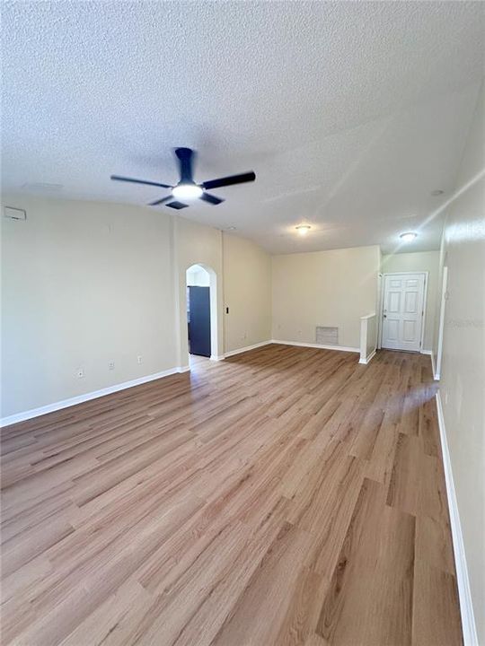 В аренду: $2,350 (3 спален, 2 ванн, 1270 Квадратных фут)