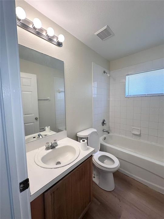В аренду: $2,350 (3 спален, 2 ванн, 1270 Квадратных фут)