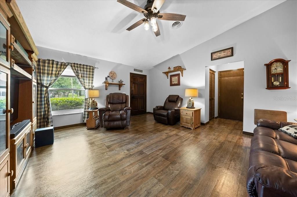 En Venta: $269,900 (3 camas, 2 baños, 1221 Pies cuadrados)