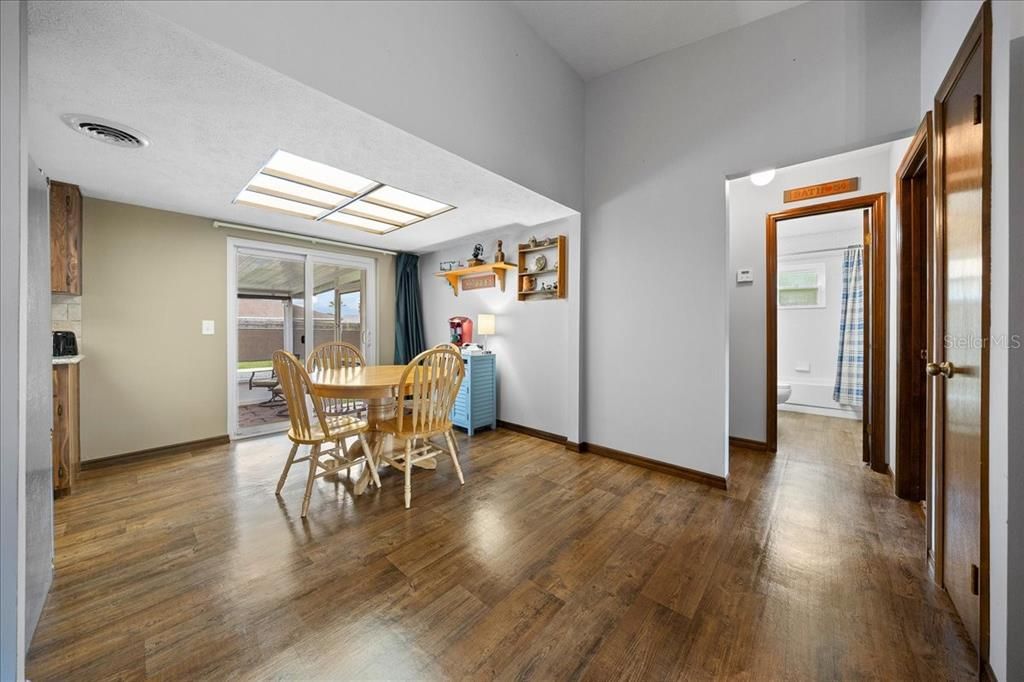 En Venta: $269,900 (3 camas, 2 baños, 1221 Pies cuadrados)
