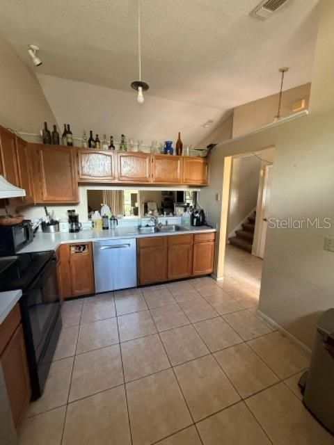 Active With Contract: $275,000 (3 beds, 2 baths, 1314 Square Feet)