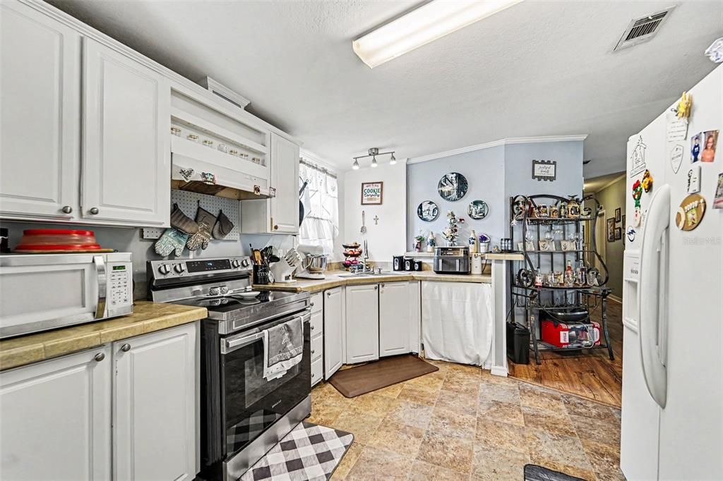 For Sale: $210,000 (3 beds, 2 baths, 1488 Square Feet)