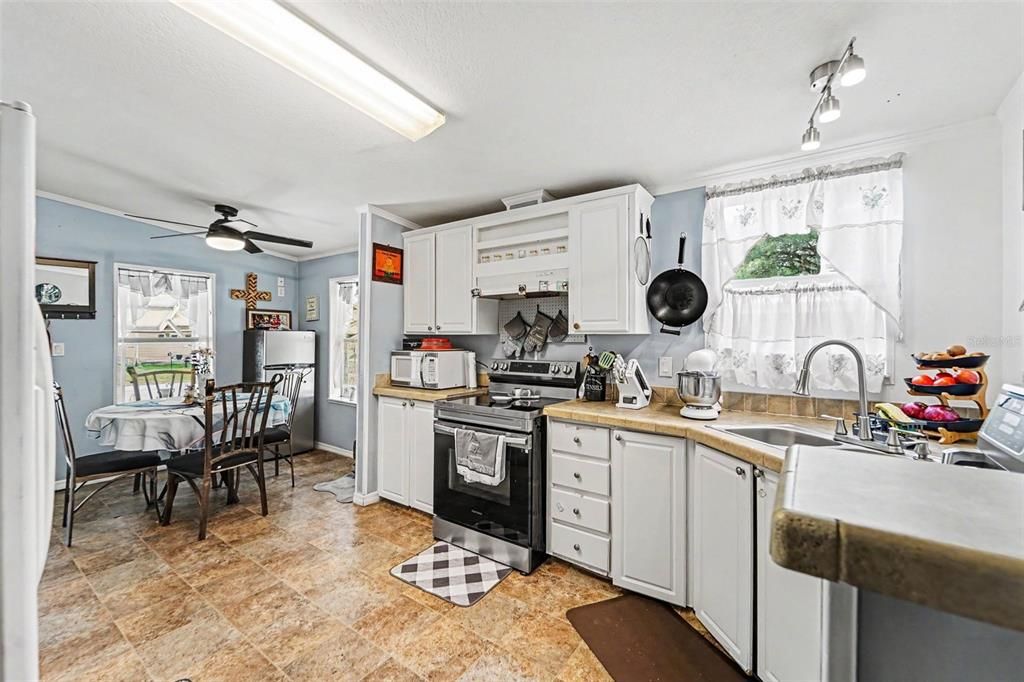 For Sale: $210,000 (3 beds, 2 baths, 1488 Square Feet)