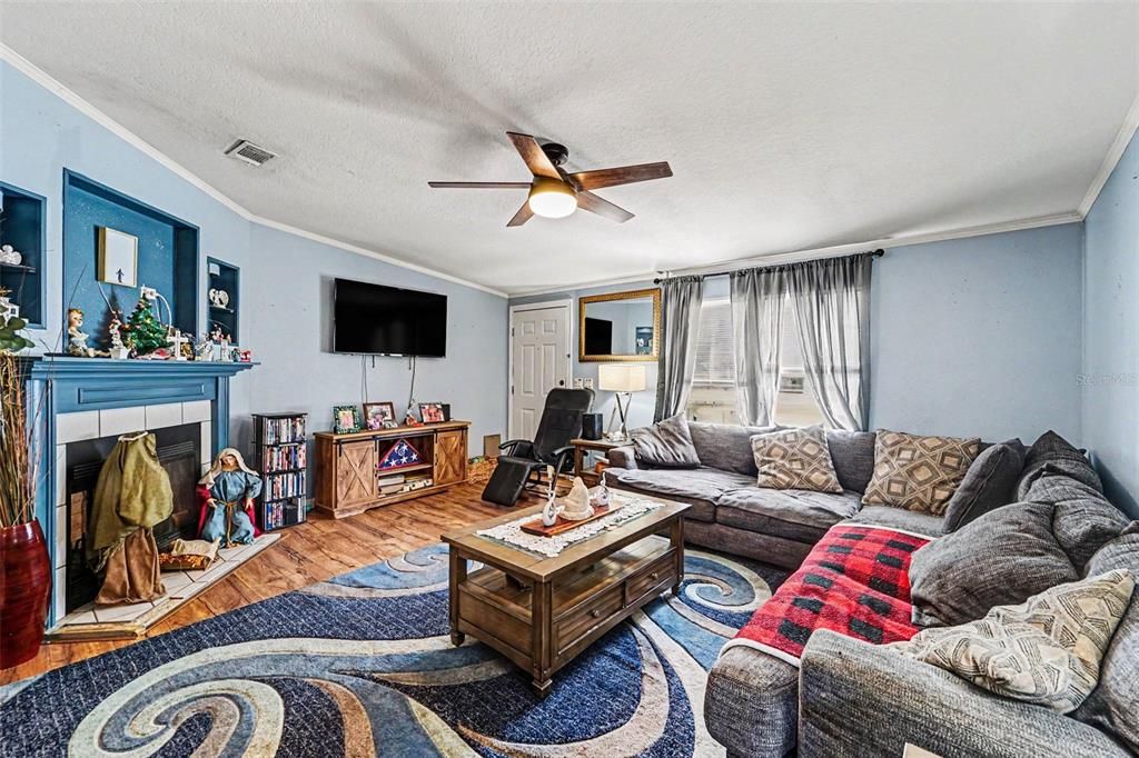 For Sale: $210,000 (3 beds, 2 baths, 1488 Square Feet)