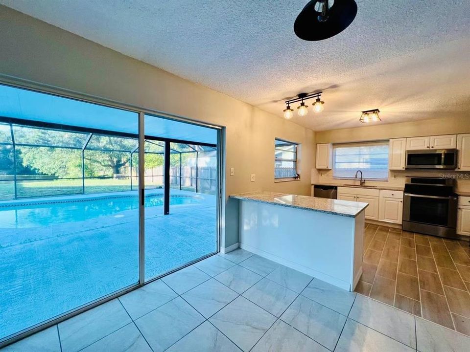 En Renta: $2,399 (3 camas, 2 baños, 1635 Pies cuadrados)