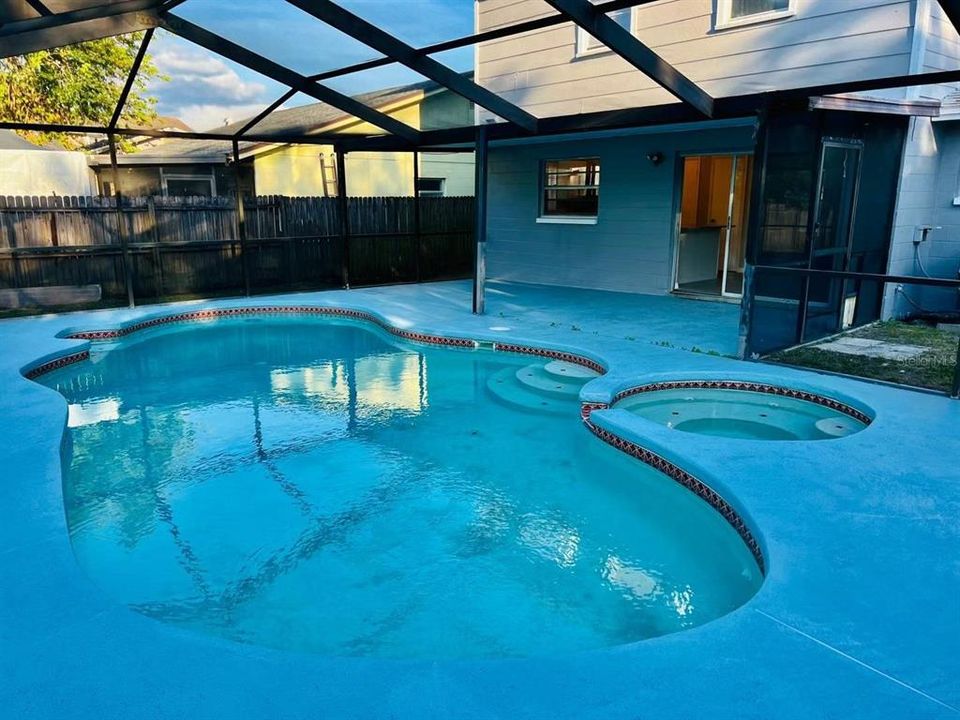 En Renta: $2,399 (3 camas, 2 baños, 1635 Pies cuadrados)