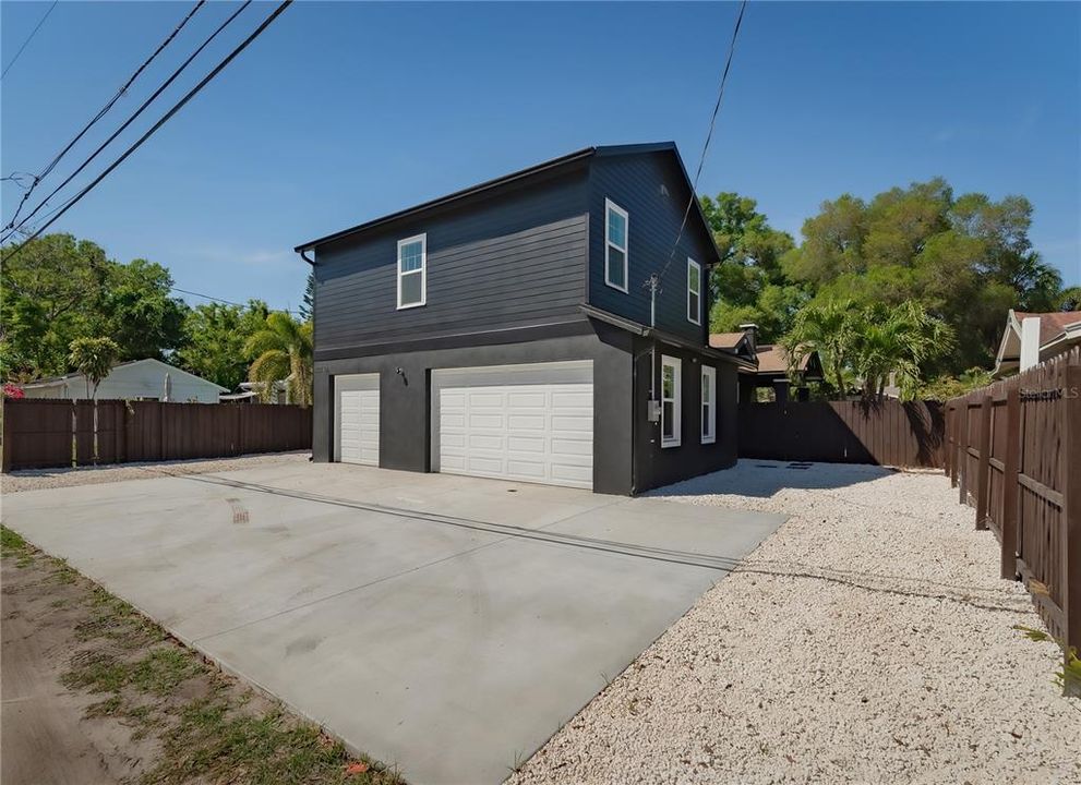 For Rent: $2,300 (2 beds, 1 baths, 800 Square Feet)