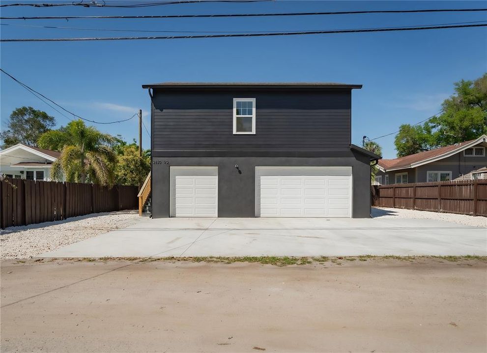 For Rent: $2,300 (2 beds, 1 baths, 800 Square Feet)