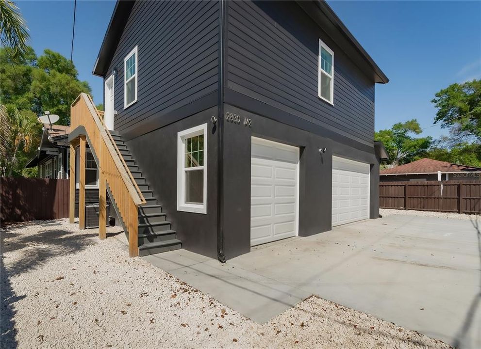 For Rent: $2,300 (2 beds, 1 baths, 800 Square Feet)