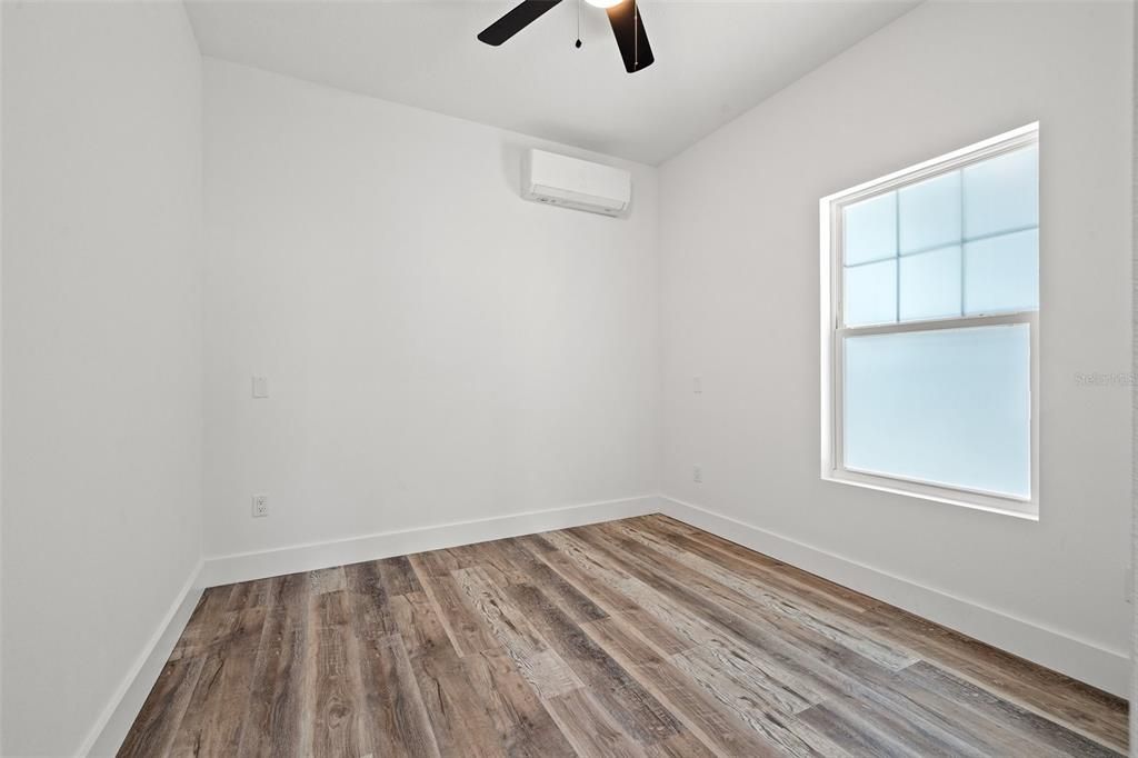 For Rent: $2,300 (2 beds, 1 baths, 800 Square Feet)