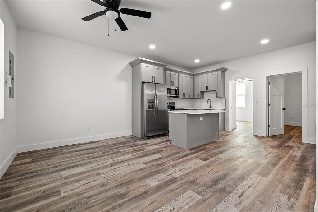 For Rent: $2,300 (2 beds, 1 baths, 800 Square Feet)