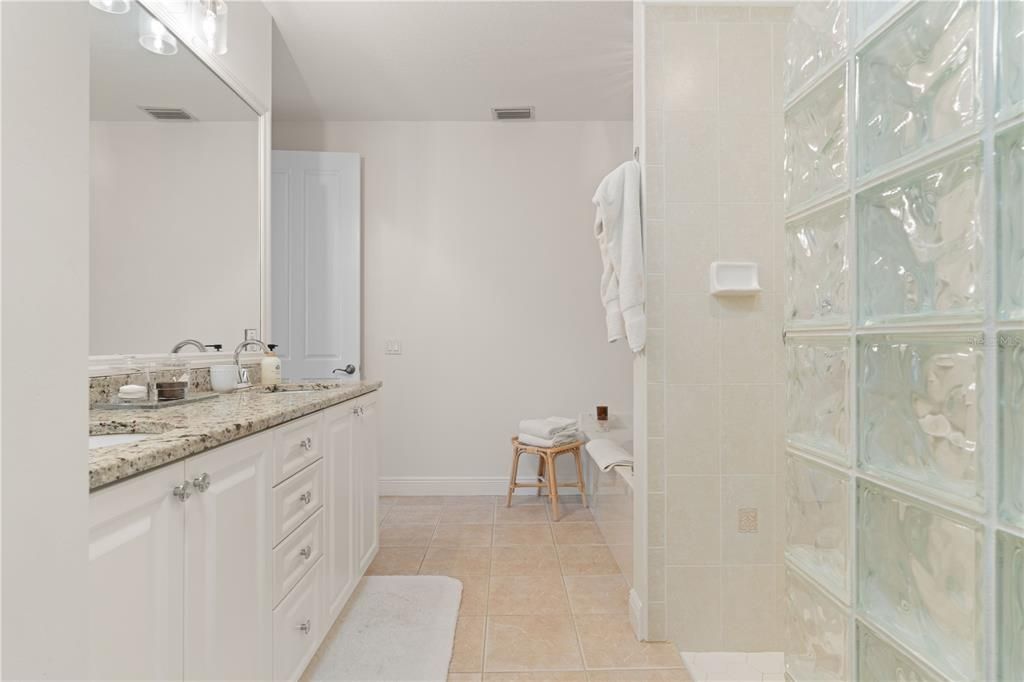 For Sale: $425,000 (3 beds, 2 baths, 2022 Square Feet)
