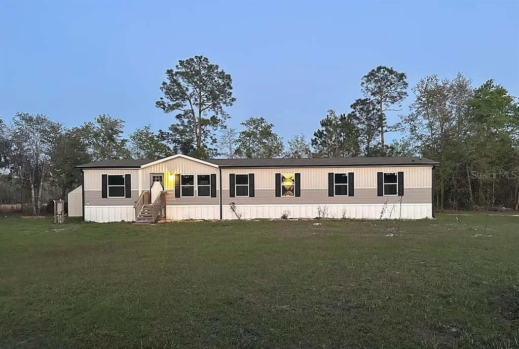 Vendido Recientemente: $300,000 (3 camas, 2 baños, 2128 Pies cuadrados)