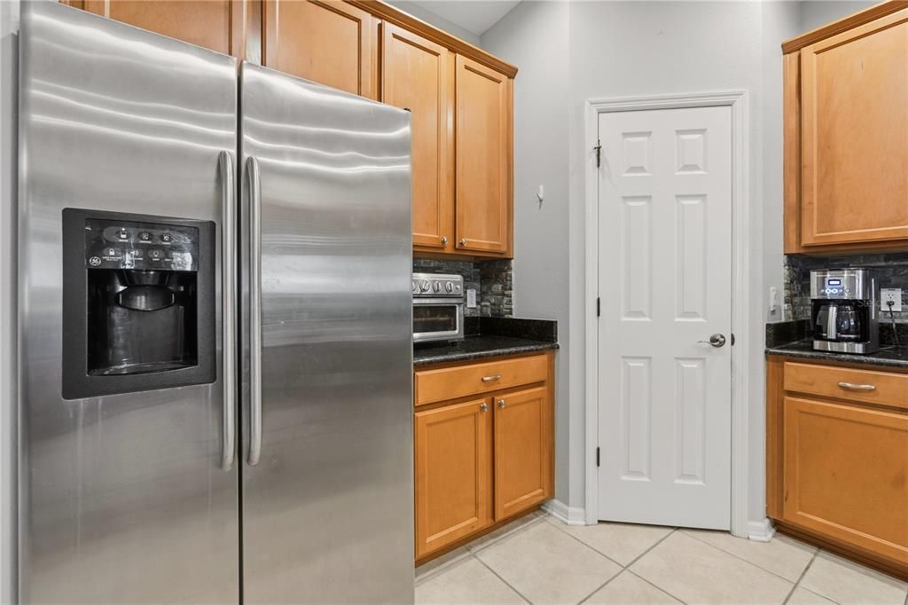 For Sale: $859,999 (4 beds, 2 baths, 2500 Square Feet)
