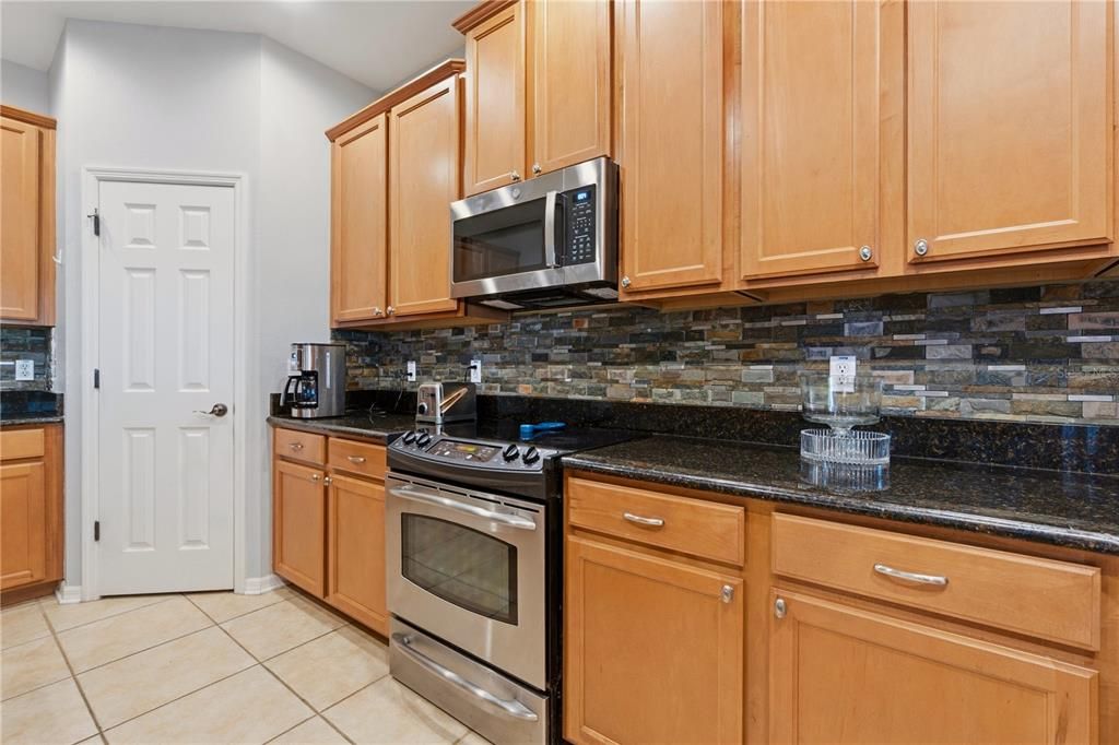 For Sale: $859,999 (4 beds, 2 baths, 2500 Square Feet)