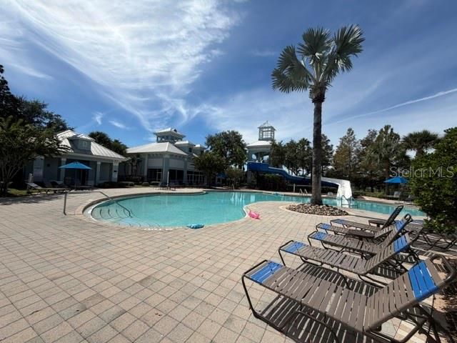 En Venta: $749,999 (4 camas, 2 baños, 2500 Pies cuadrados)