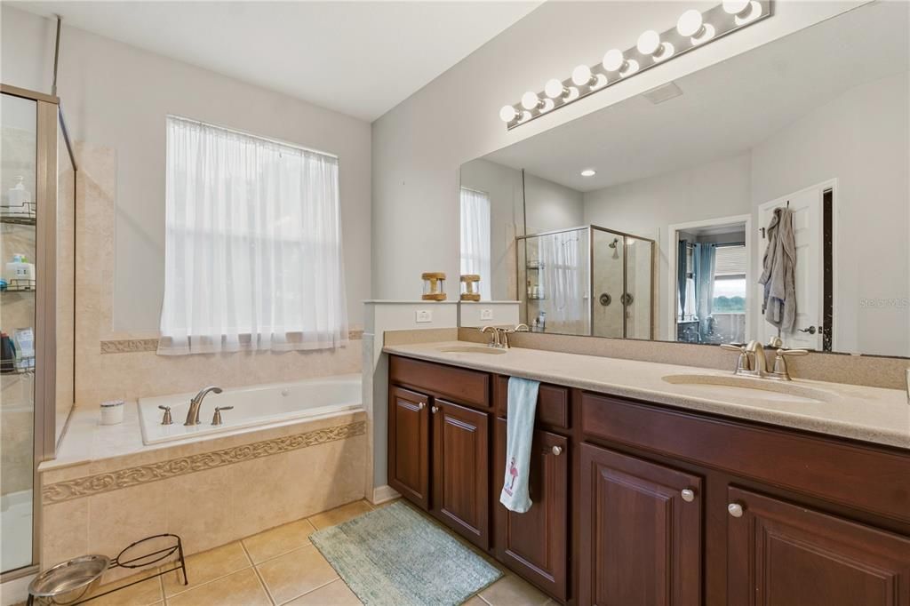 For Sale: $859,999 (4 beds, 2 baths, 2500 Square Feet)