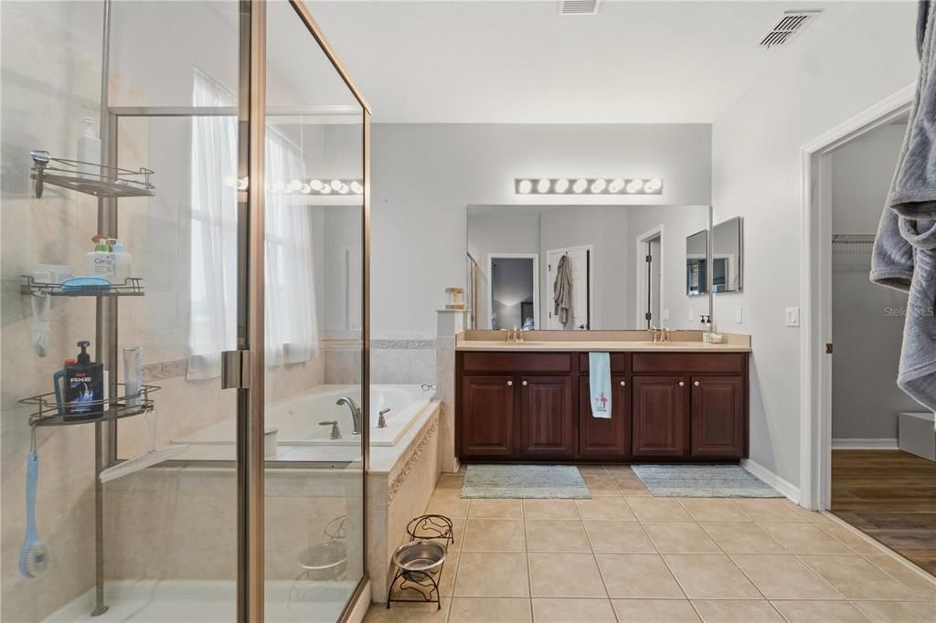For Sale: $859,999 (4 beds, 2 baths, 2500 Square Feet)