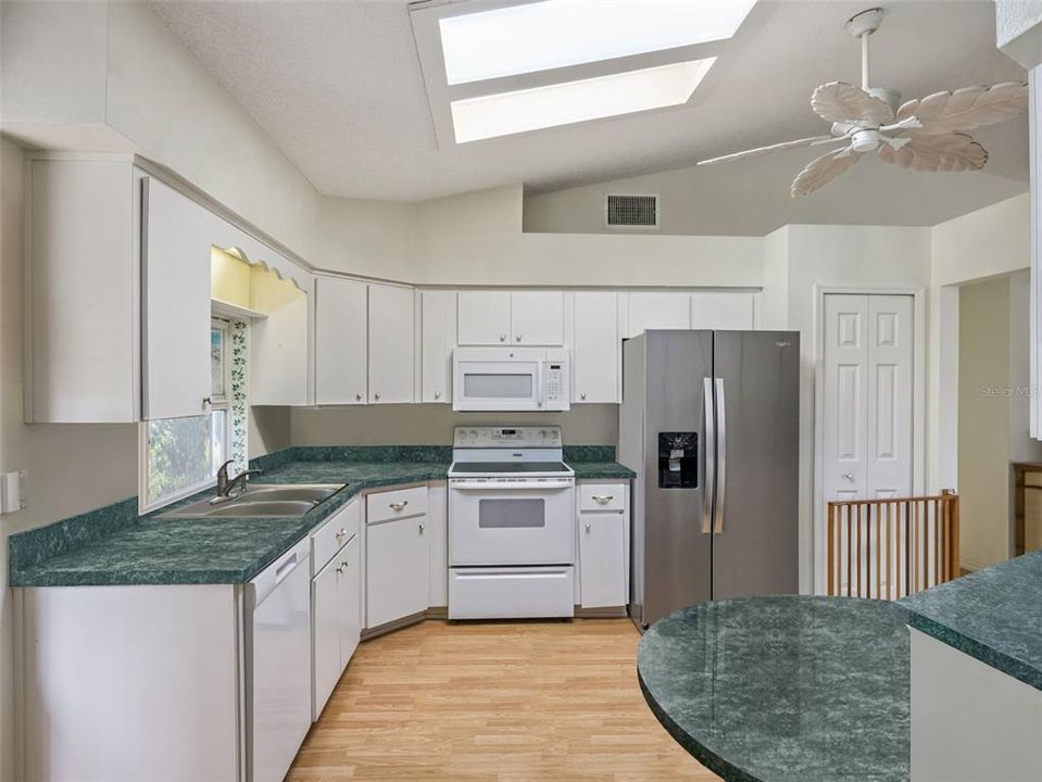 For Sale: $225,000 (3 beds, 2 baths, 1409 Square Feet)