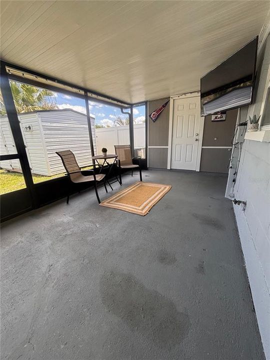 For Sale: $289,900 (2 beds, 2 baths, 985 Square Feet)