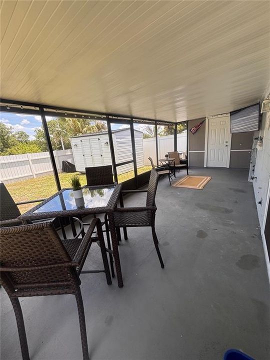 For Sale: $289,900 (2 beds, 2 baths, 985 Square Feet)