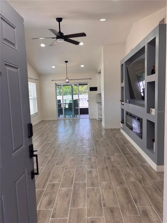 For Sale: $289,900 (2 beds, 2 baths, 985 Square Feet)