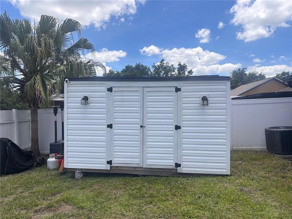 For Sale: $289,900 (2 beds, 2 baths, 985 Square Feet)