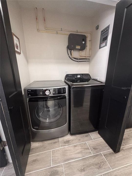 For Sale: $289,900 (2 beds, 2 baths, 985 Square Feet)