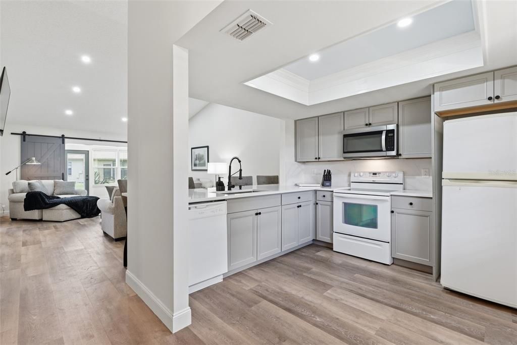 For Sale: $195,500 (2 beds, 2 baths, 1094 Square Feet)