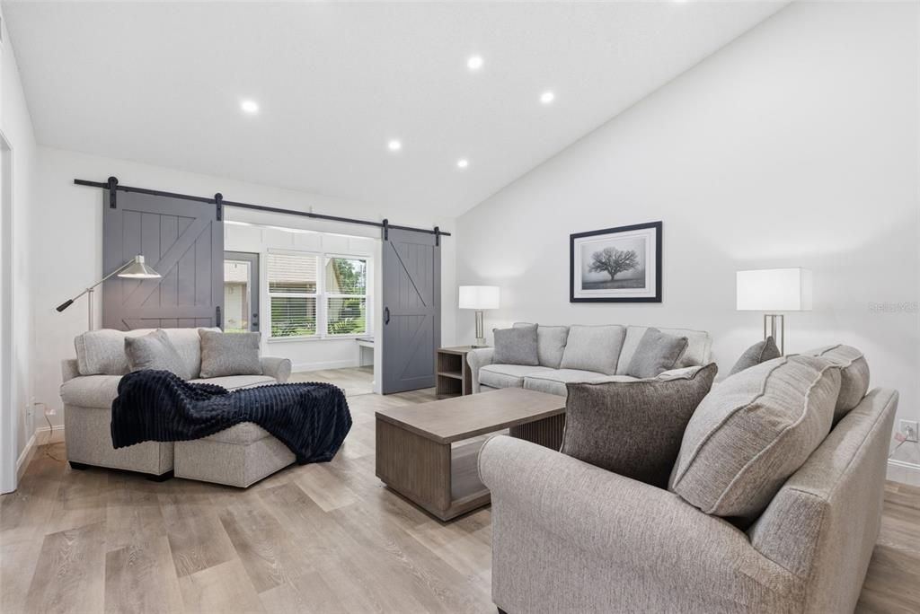 For Sale: $195,500 (2 beds, 2 baths, 1094 Square Feet)