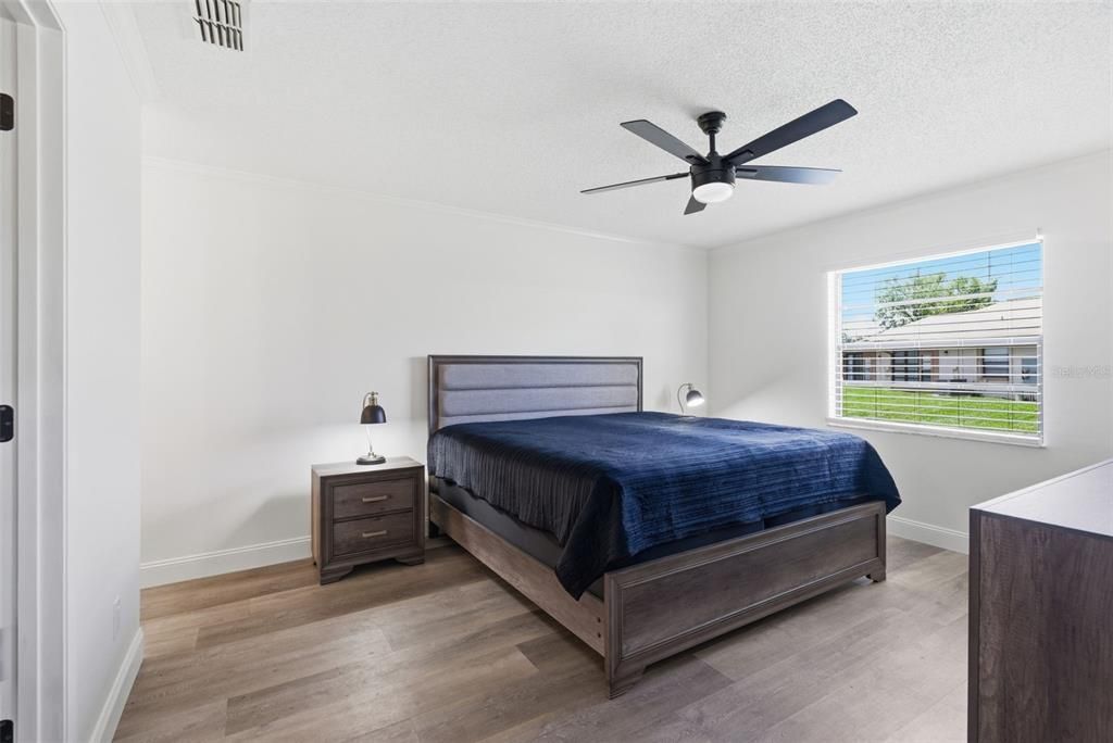 For Sale: $195,500 (2 beds, 2 baths, 1094 Square Feet)