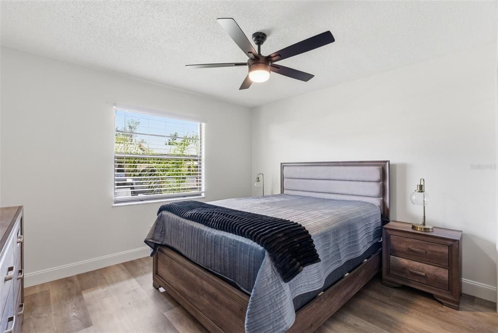 For Sale: $195,500 (2 beds, 2 baths, 1094 Square Feet)