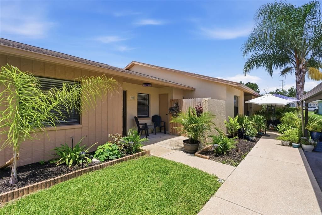 For Sale: $195,500 (2 beds, 2 baths, 1094 Square Feet)