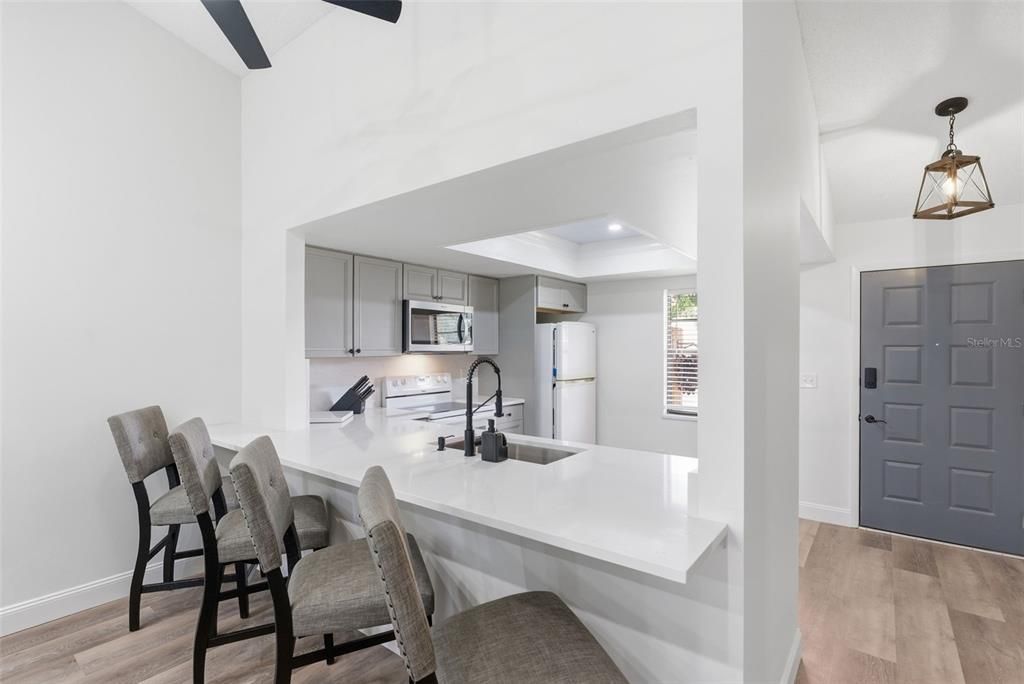 For Sale: $195,500 (2 beds, 2 baths, 1094 Square Feet)