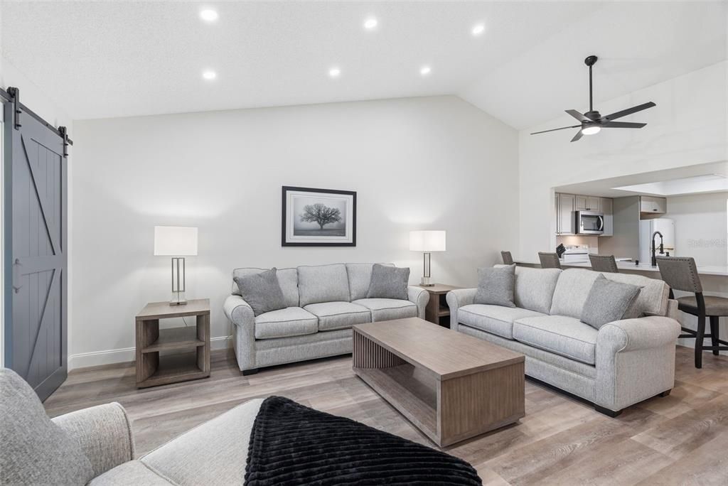 For Sale: $195,500 (2 beds, 2 baths, 1094 Square Feet)