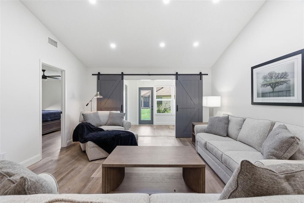 For Sale: $195,500 (2 beds, 2 baths, 1094 Square Feet)