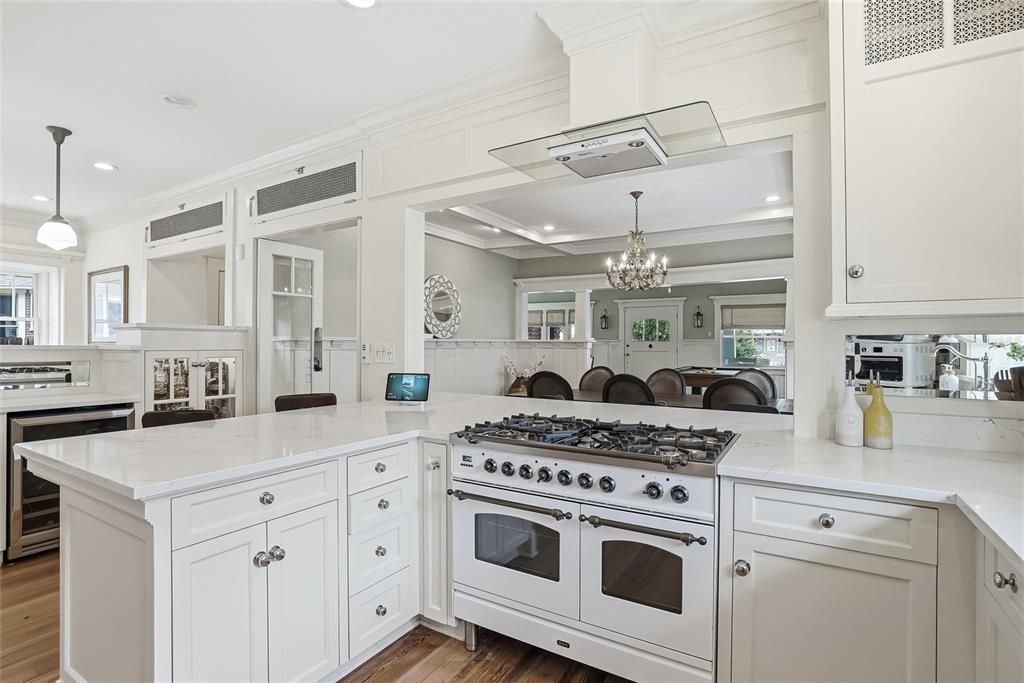 For Sale: $2,749,000 (4 beds, 4 baths, 4270 Square Feet)