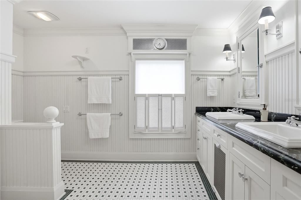 For Sale: $2,749,000 (4 beds, 4 baths, 4270 Square Feet)