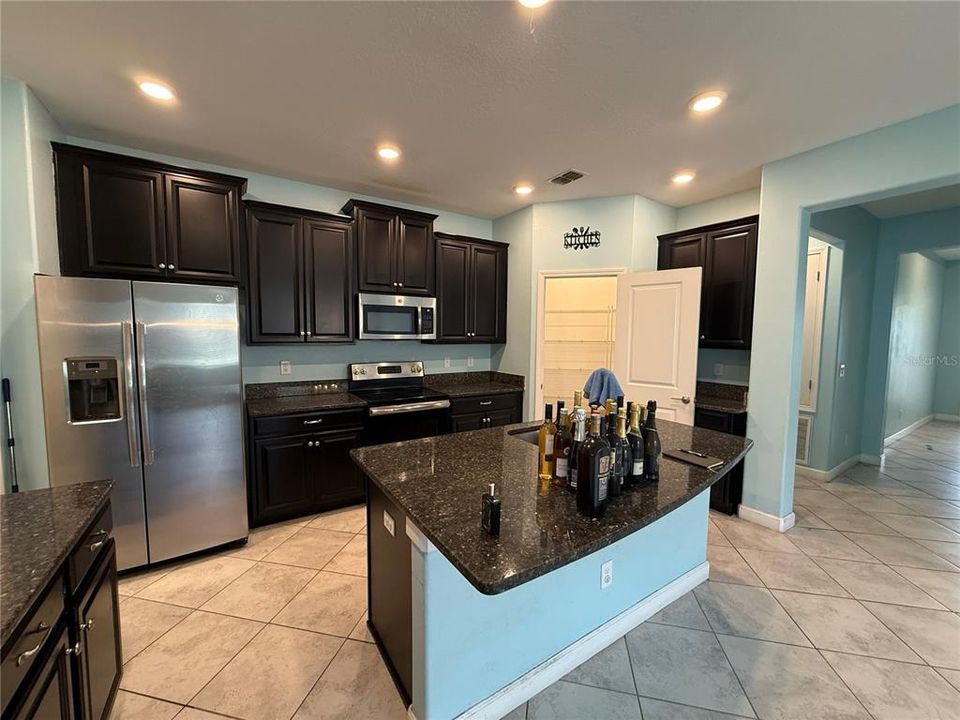En Venta: $399,000 (4 camas, 3 baños, 2061 Pies cuadrados)