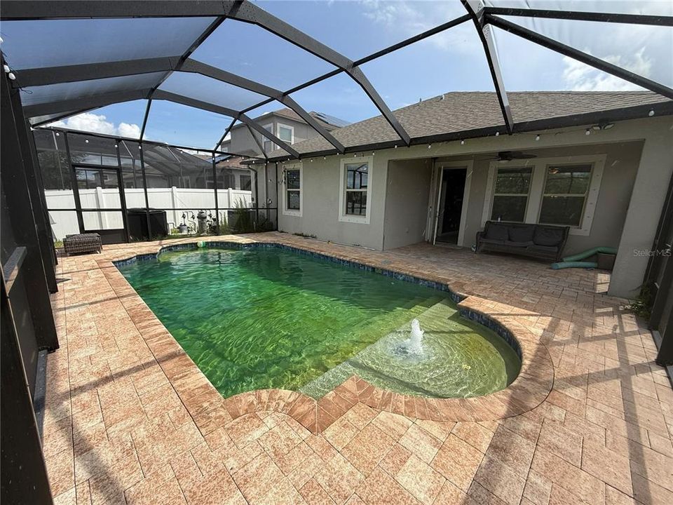 En Venta: $399,000 (4 camas, 3 baños, 2061 Pies cuadrados)