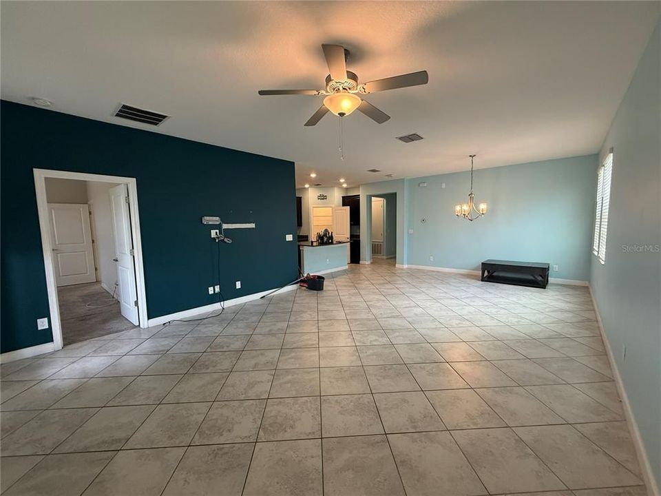 En Venta: $399,000 (4 camas, 3 baños, 2061 Pies cuadrados)