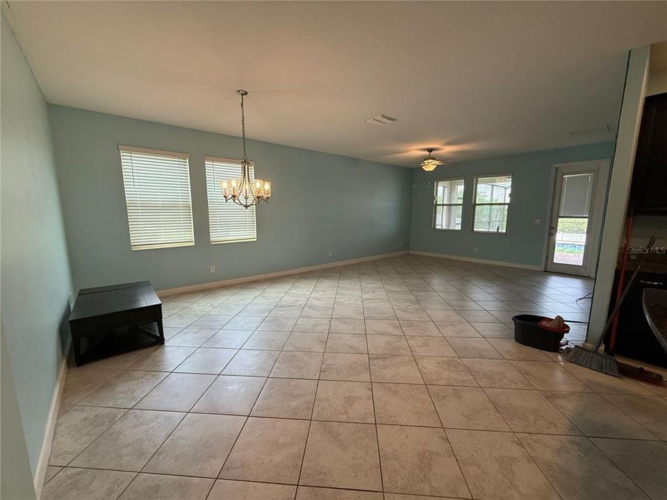 En Venta: $399,000 (4 camas, 3 baños, 2061 Pies cuadrados)