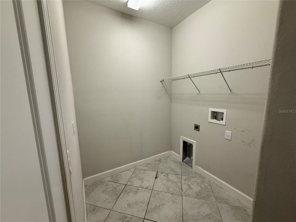 En Venta: $399,000 (4 camas, 3 baños, 2061 Pies cuadrados)