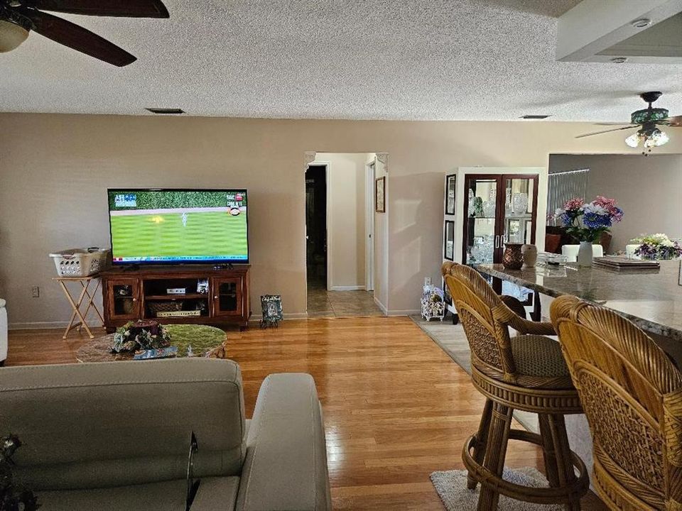 For Sale: $299,000 (2 beds, 2 baths, 1545 Square Feet)